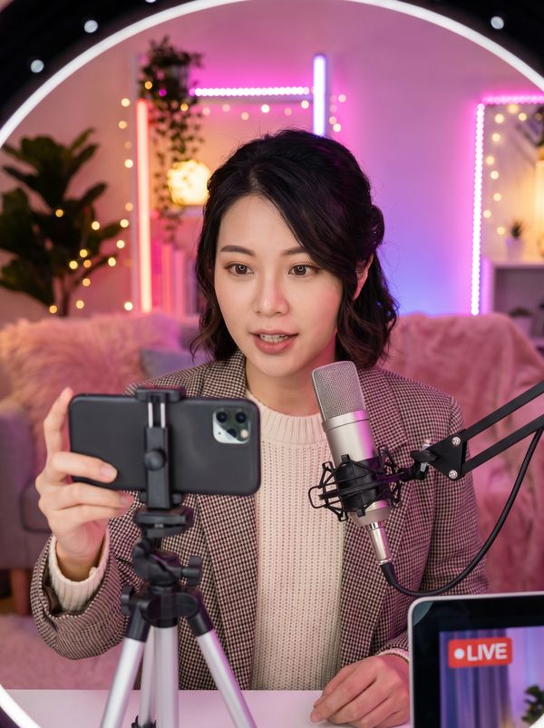 麻豆网站原创视频-甜美主播直播分享